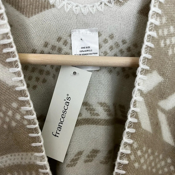 Francesca’s • Leslie Chevron Fringe Shawl - Picture 6 of 8